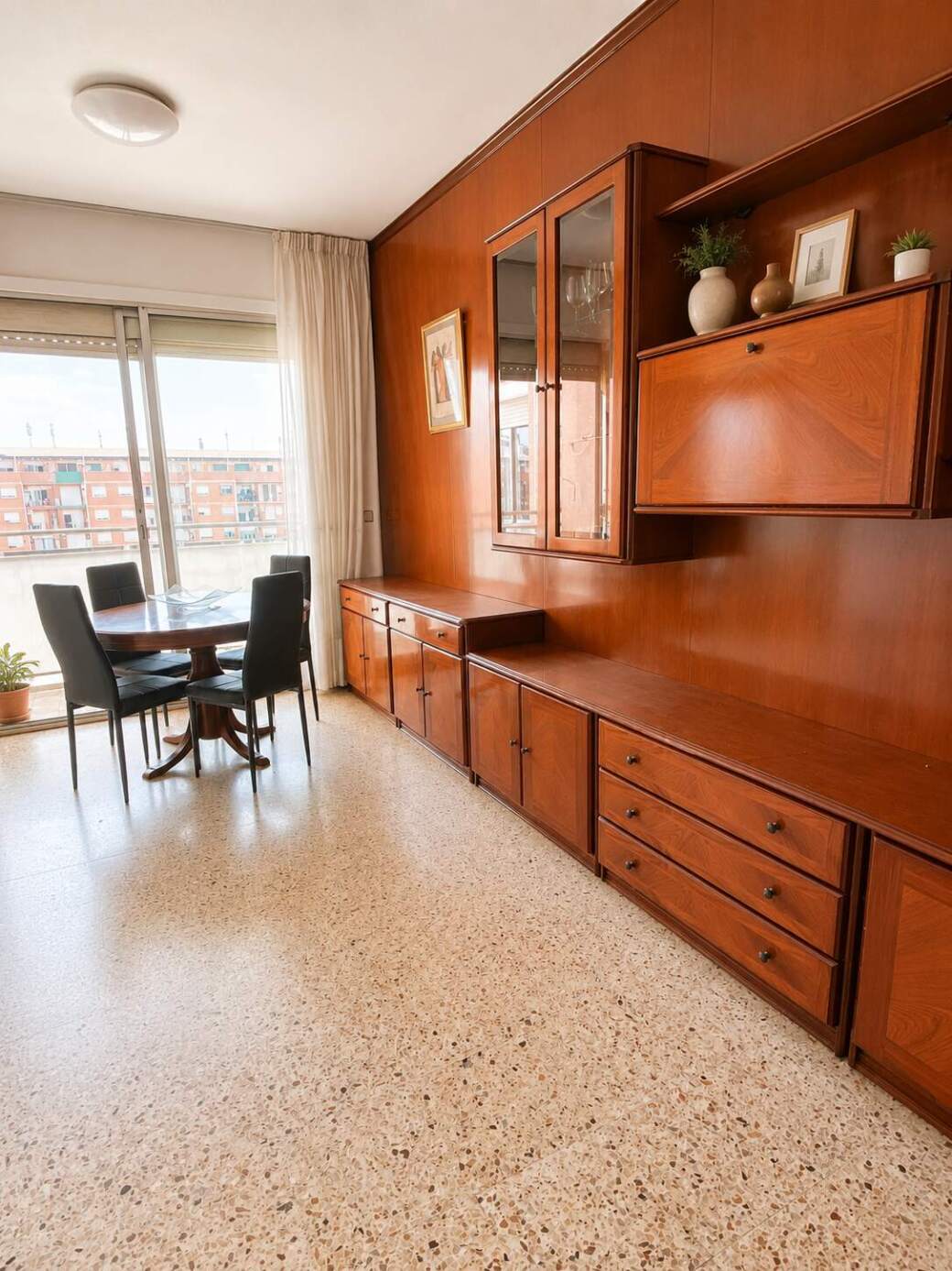 SALON 002